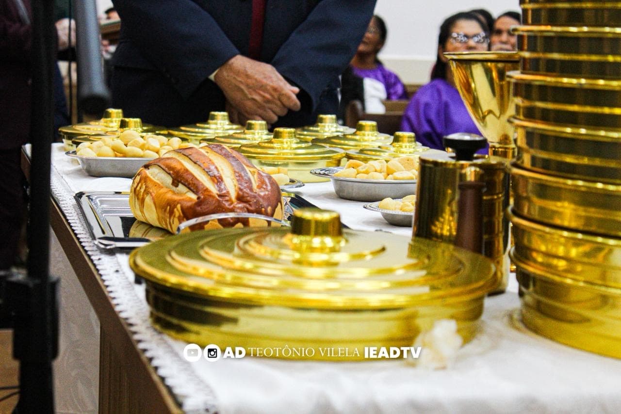 SANTA CEIA NA SEDE | Igreja Assembleia de Deus em Teotônio Vilela realiza culto marcado por comunhão e homenagem especial